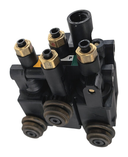 Thumbnail 5: 2016 RANGE ROVER SPORT (L494) REAR AIR SUSPENSION VALVE BLOCK SOLENOID MANIFOLD