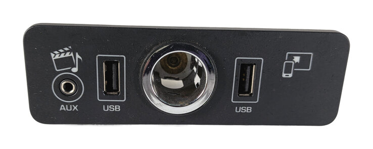 Thumbnail 2: 2016 RANGE ROVER SPORT (L494) AUX AUXILIARY AUDIO INPUT USB PORT w/ POWER SOCKET