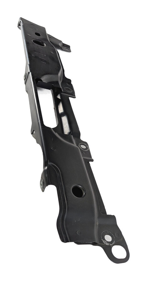 Thumbnail 4: 2017 LAND ROVER DISCOVERY (L462) FRONT LEFT FENDER UPPER MOUNT SUPPORT BRACKET