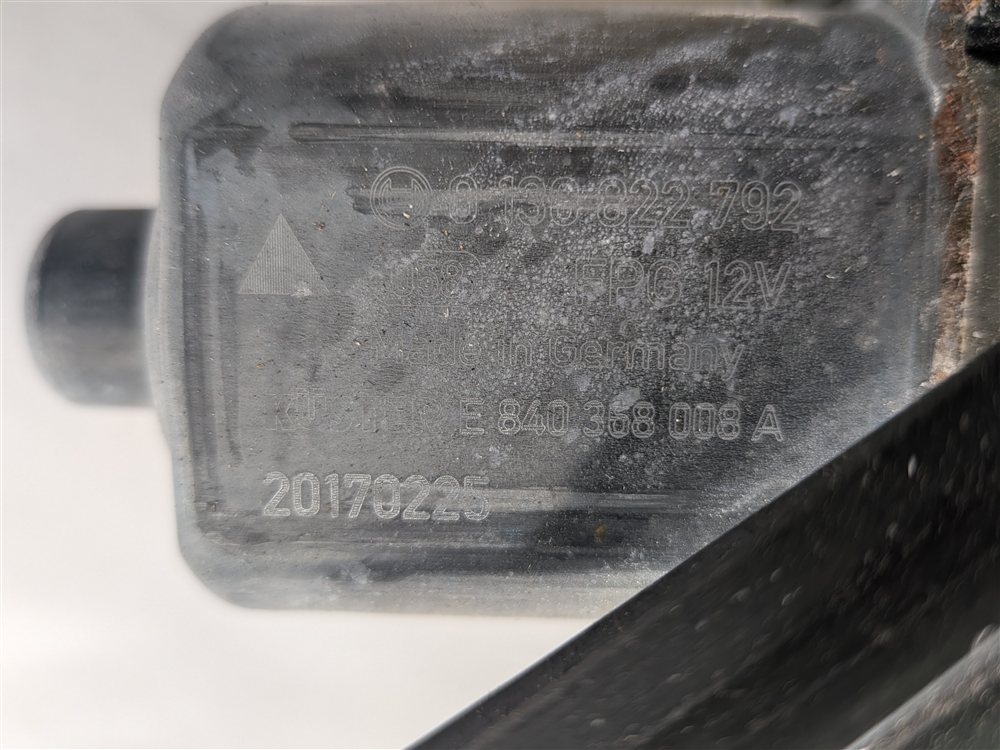 Thumbnail 9: 17-21 LAND ROVER DISCOVERY L462 REAR LEFT DOOR WINDOW REGULATOR w/ MOTOR