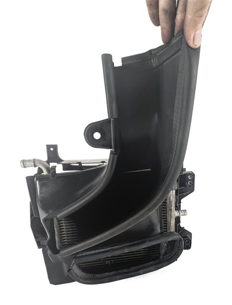 Thumbnail 6: 13-20 ROVER SPORT DISCOVERY (L405 L462 L494) LEFT AUXILIARY RADIATOR & BRACKET