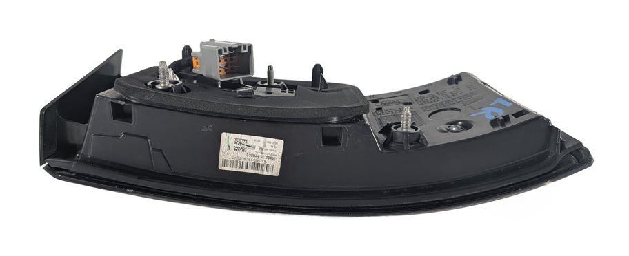 Thumbnail 8: 17-20 LAND ROVER DISCOVERY L462 REAR LEFT DRIVER INNER LIFTGATE TAILLIGHT LAMP