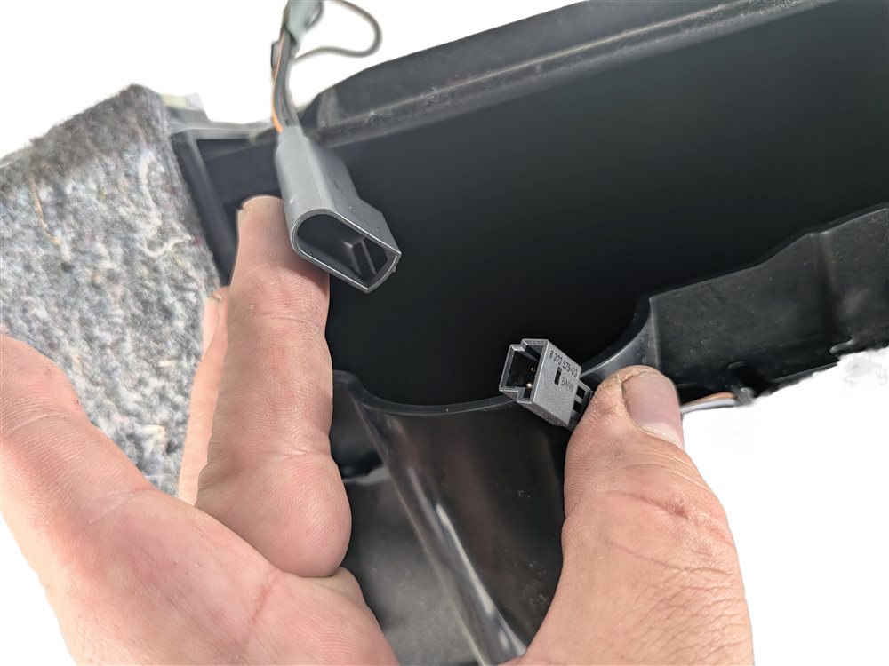 Thumbnail 8: 2017-2023 LAND ROVER DISCOVERY (L462) RIGHT PASSENGER LOWER GLOVE BOX (Black)
