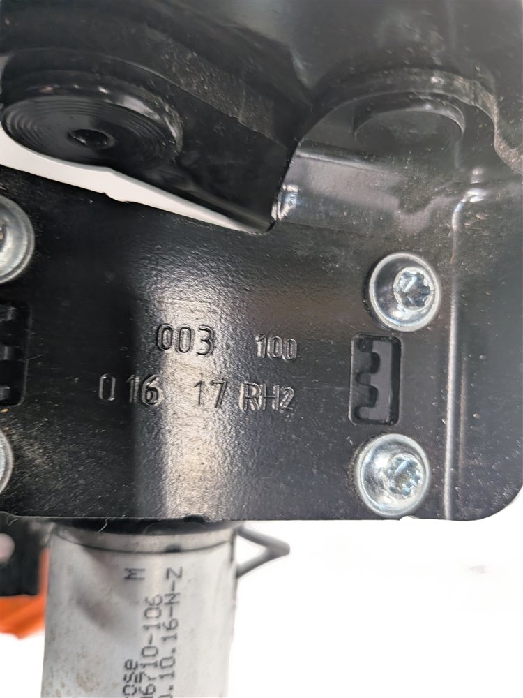 Thumbnail 13: 2017-2020 LAND ROVER DISCOVERY (L462) FRONT RIGHT PASSENGER SEAT TRACK w/MOTORS
