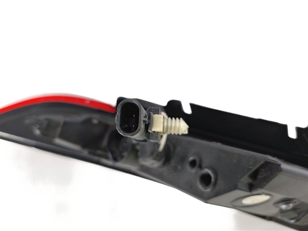 Thumbnail 8: 17-20 LAND ROVER DISCOVERY L462 REAR RIGHT PASSENGER LOWER BUMPER TAILLIGHT LAMP