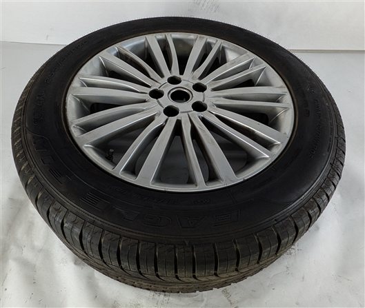Thumbnail 2: 17-20 LAND ROVER DISCOVERY L462 20X8.5 SPLIT SPOKE WHEEL w/ TIRE SPARKLE SILVER