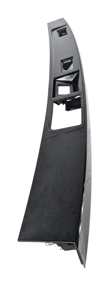 Thumbnail 2: 2017 LAND ROVER DISCOVERY (L462) REAR LIFTGATE LICENSE PLATE TRIM BEZEL (Black)