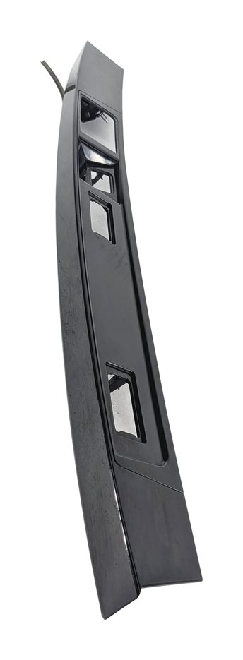 Thumbnail 4: 2017 LAND ROVER DISCOVERY (L462) REAR LIFTGATE LICENSE PLATE TRIM BEZEL (Black)