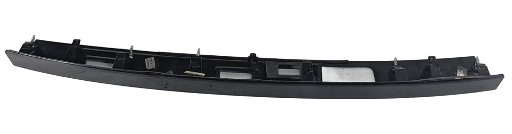 Thumbnail 7: 2017 LAND ROVER DISCOVERY (L462) REAR LIFTGATE LICENSE PLATE TRIM BEZEL (Black)
