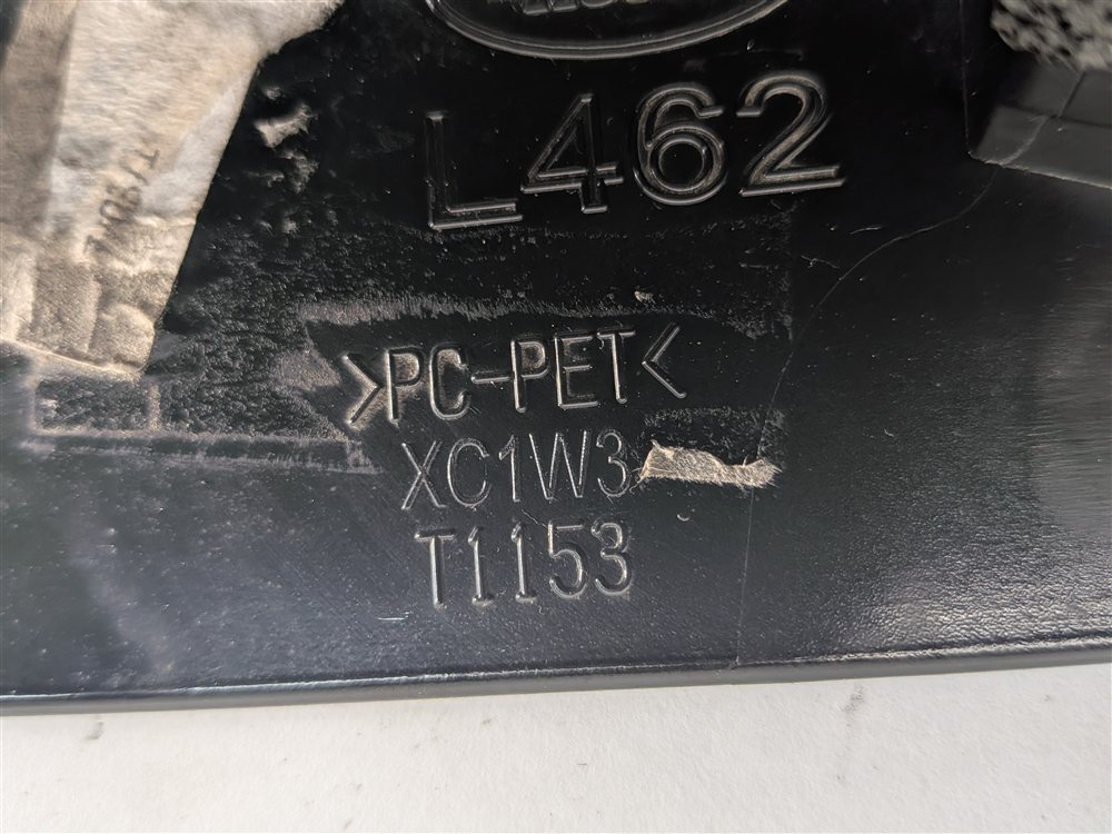 Thumbnail 8: 2017 LAND ROVER DISCOVERY (L462) REAR LIFTGATE LICENSE PLATE TRIM BEZEL (Black)