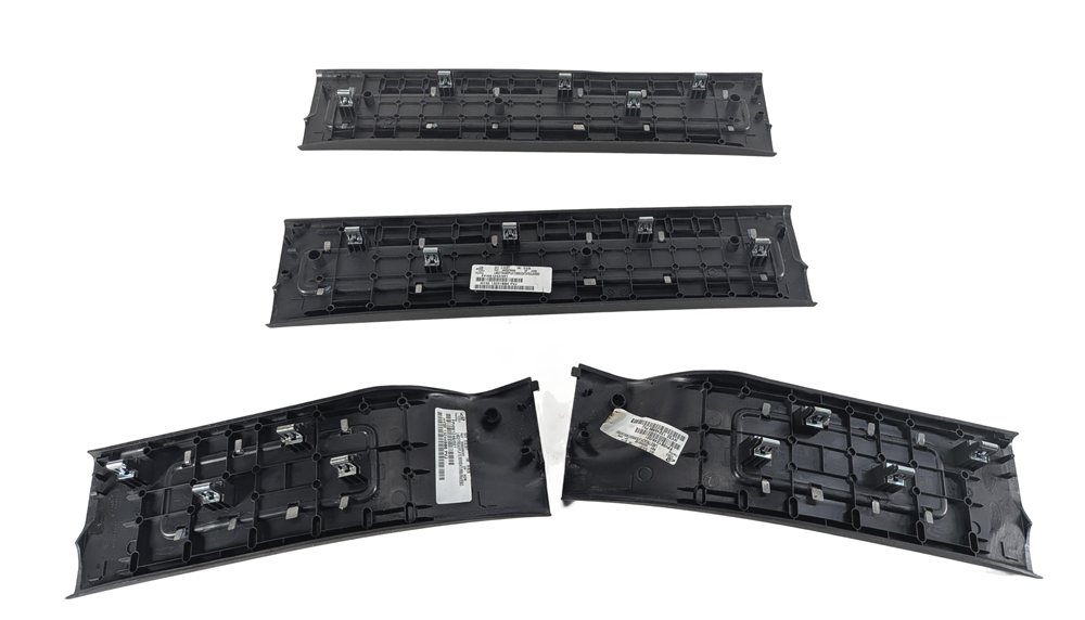Thumbnail 7: 2017 LAND ROVER DISCOVERY (L462) FRONT & REAR DOOR SILL SCUFF TREAD PLATE SET/4
