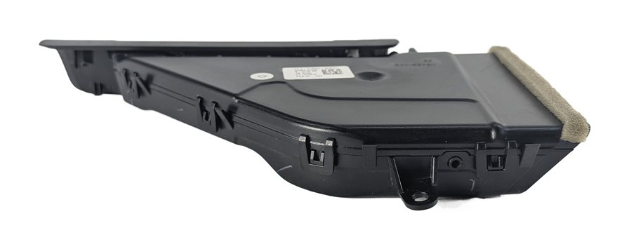 Thumbnail 3: 2017 LAND ROVER DISCOVERY (L462) REAR RIGHT B PILLAR HEAT AIR AC VENT (Black)