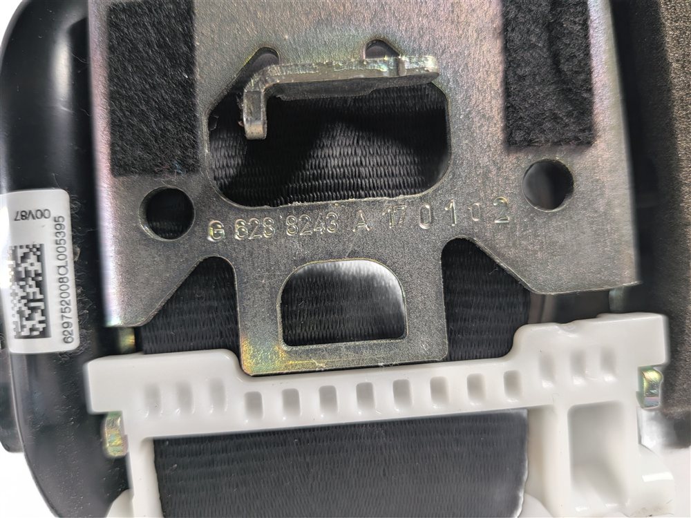 Thumbnail 8: 2017 LAND ROVER DISCOVERY (L462) REAR RIGHT 2ND ROW SEATBELT RETRACTOR (Black)
