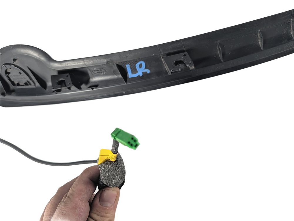 Thumbnail 8: 2017 LAND ROVER DISCOVERY (L462) REAR LEFT POWER LIFTGATE ANTI PINCH SENSOR