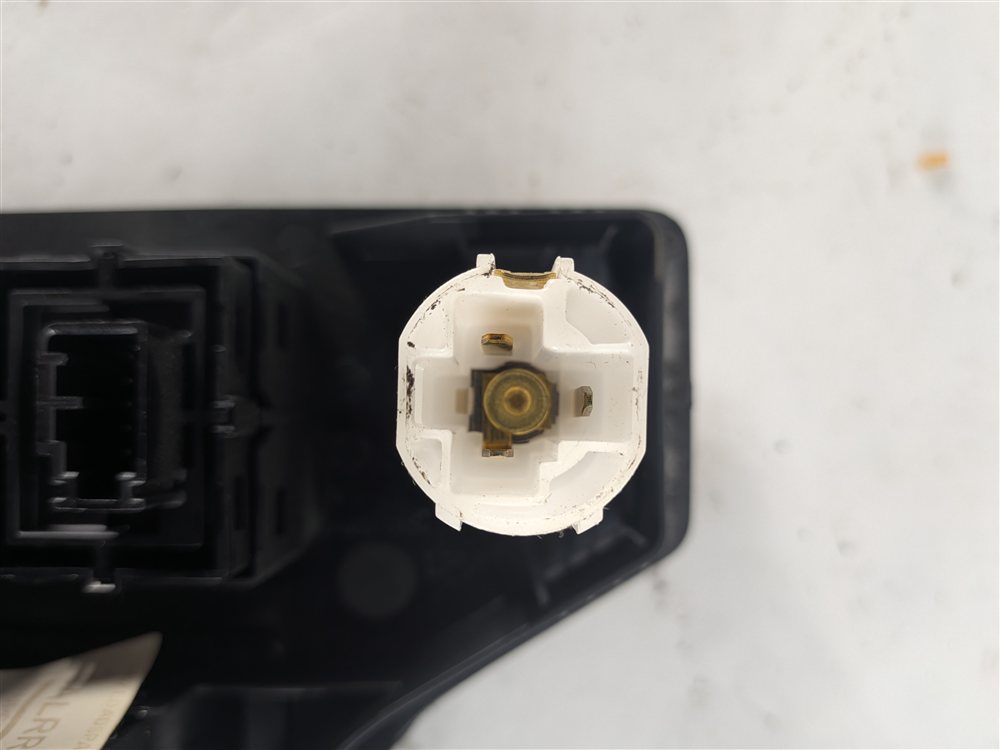 Thumbnail 8: 2017 LAND ROVER DISCOVERY L462 REAR CARGO SEAT FOLD AIR SUSPENSION SWITCH PANEL