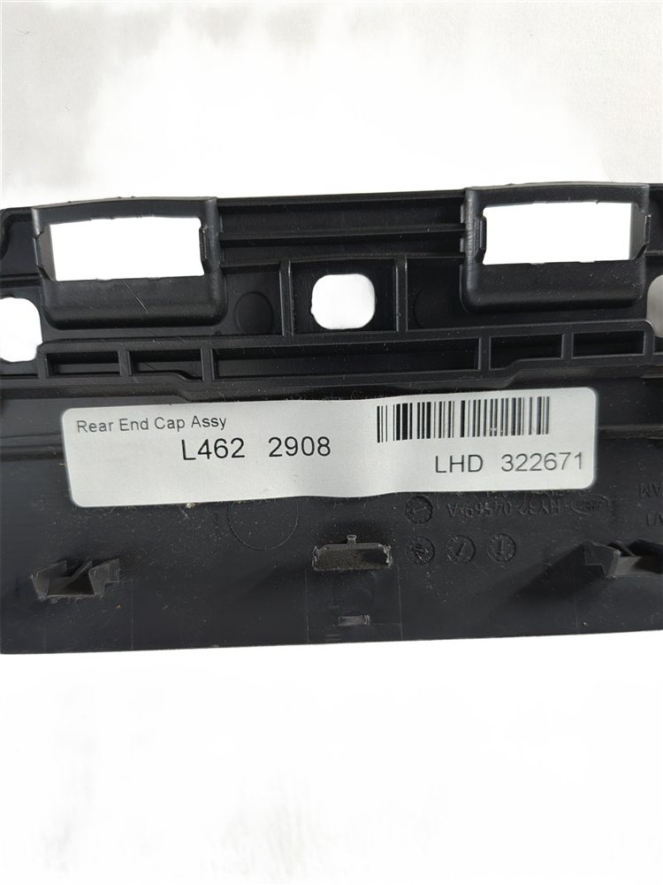 Thumbnail 8: 2017 LAND ROVER DISCOVERY L462 REAR CENTER CONSOLE END TRIM PANEL w/ USB PORTS