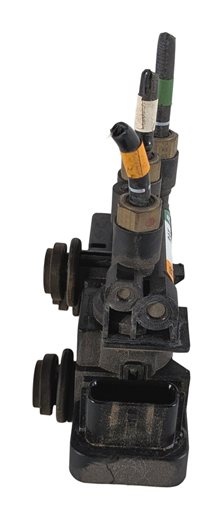 Thumbnail 2: 17 LAND ROVER DISCOVERY L462 FRONT AIR SUSPENSION VALVE BLOCK SOLENOID MANIFOLD