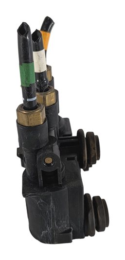 Thumbnail 5: 17 LAND ROVER DISCOVERY L462 FRONT AIR SUSPENSION VALVE BLOCK SOLENOID MANIFOLD