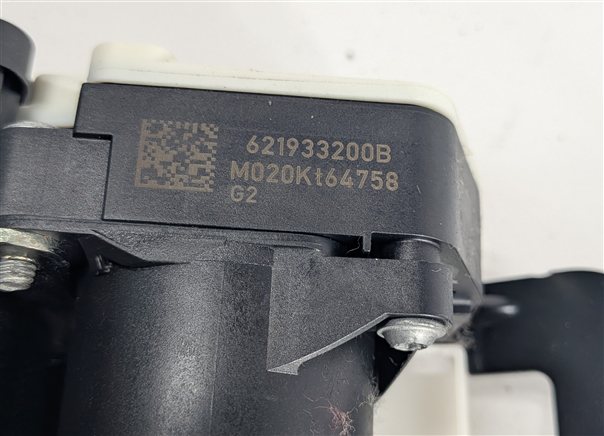 Thumbnail 8: 12-16 MERCEDES E250 E300 E350 E550 (W212) PASSENGER SEATBELT RETRACTOR (Black)