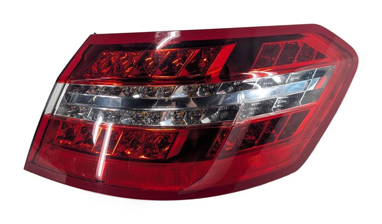 10-13 MERCEDES E-CLASS (W212) SEDAN RIGHT PASSENGER TAILLIGHT BRAKE LIGHT LAMP