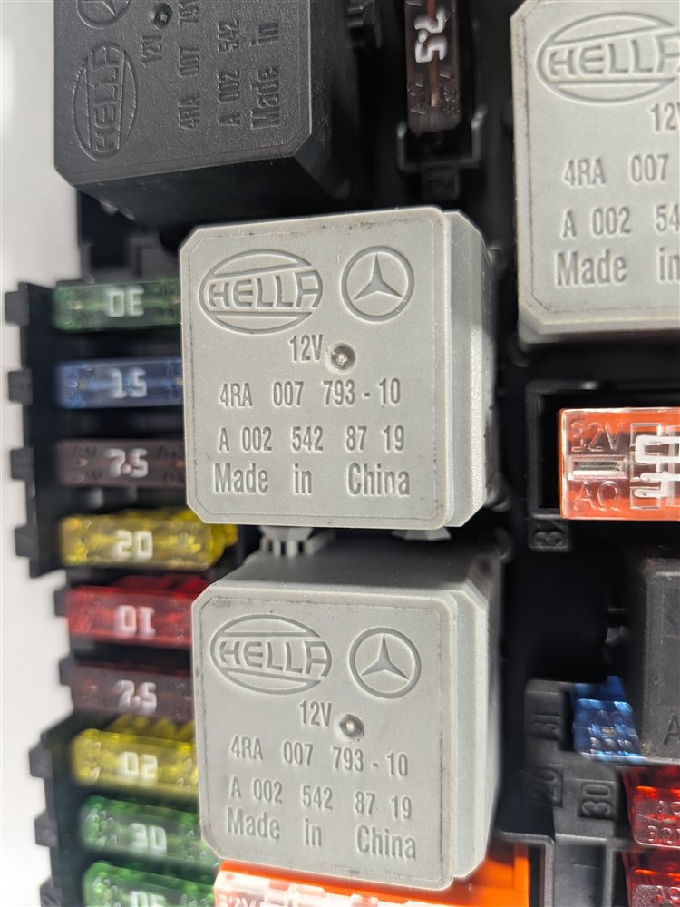 Thumbnail 10: 11-13 MERCEDES C E GLK CLS SLK SLS W204 W212 FRONT SIGNAL ACQUISITION MODULE SAM