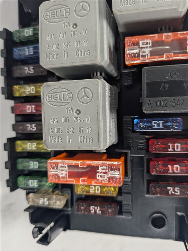 Thumbnail 11: 11-13 MERCEDES C E GLK CLS SLK SLS W204 W212 FRONT SIGNAL ACQUISITION MODULE SAM