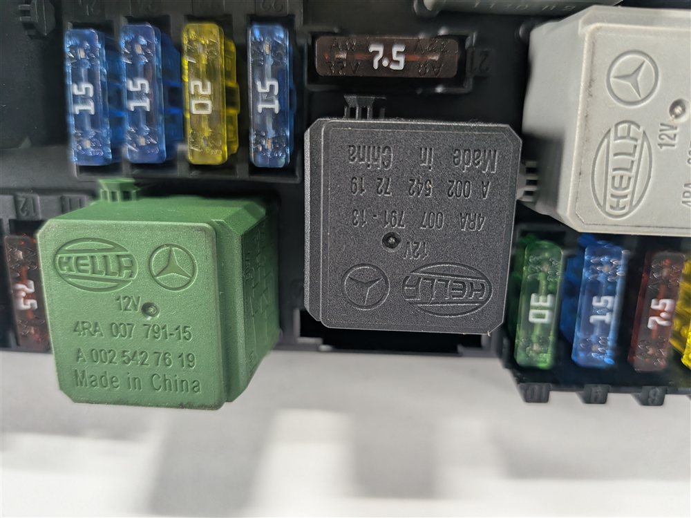 Thumbnail 12: 11-13 MERCEDES C E GLK CLS SLK SLS W204 W212 FRONT SIGNAL ACQUISITION MODULE SAM