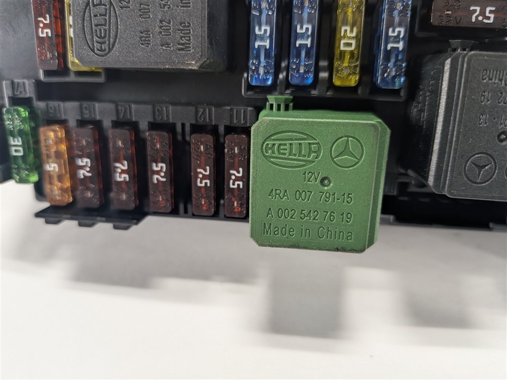 Thumbnail 13: 11-13 MERCEDES C E GLK CLS SLK SLS W204 W212 FRONT SIGNAL ACQUISITION MODULE SAM