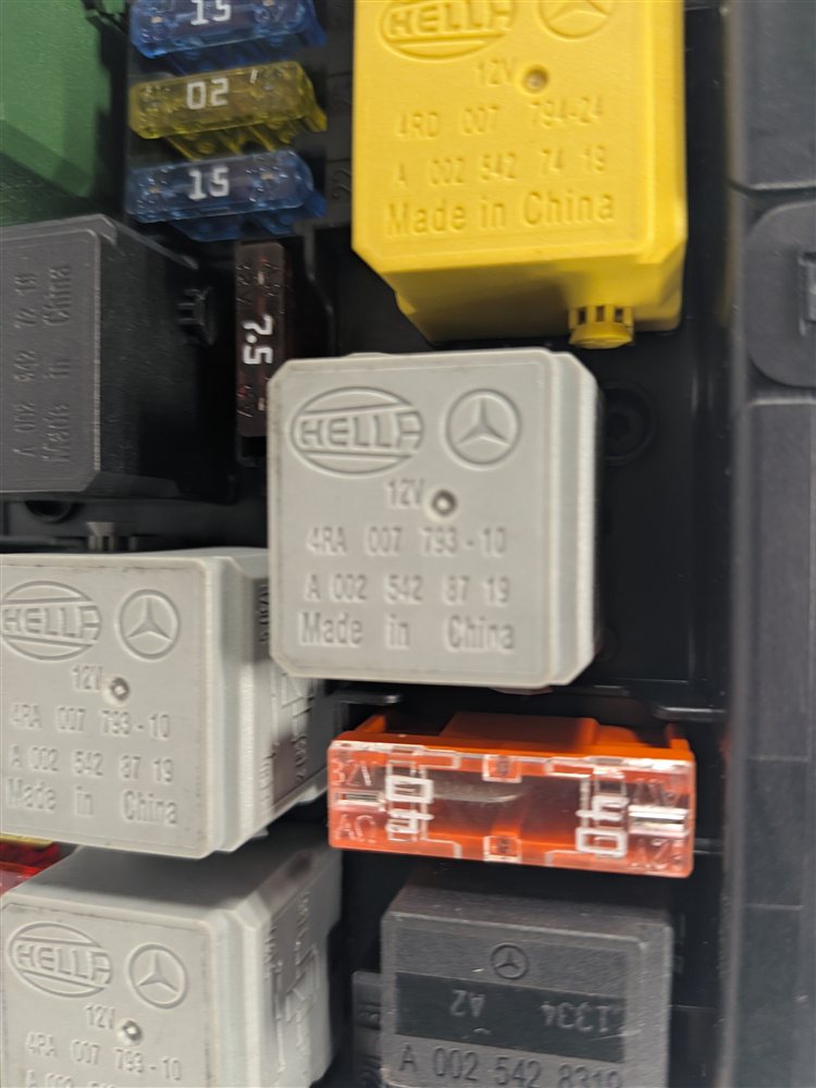 Thumbnail 9: 11-13 MERCEDES C E GLK CLS SLK SLS W204 W212 FRONT SIGNAL ACQUISITION MODULE SAM