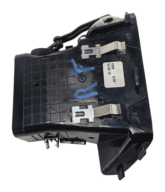 Thumbnail 6: 2012 MERCEDES E350 W212 FRONT RIGHT PASSENGER DASH HEAT AIR AC VENT (Black)