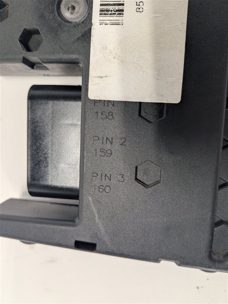 Thumbnail 8: 2012 MERCEDES E350 W212 3.5L POSITIVE BATTERY TERMINAL POWER DISTRIBUTION BLOCK