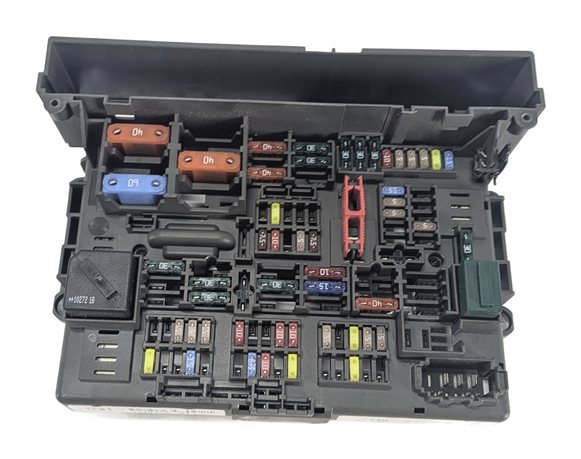 08-15 BMW 128i 135i 328i 335i M3 X1 (E84 E87 E90) POWER DISTRIBUTION FUSE BOX