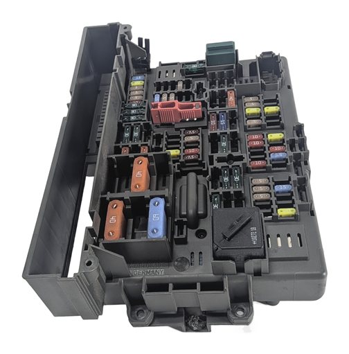 Thumbnail 2: 08-15 BMW 128i 135i 328i 335i M3 X1 (E84 E87 E90) POWER DISTRIBUTION FUSE BOX