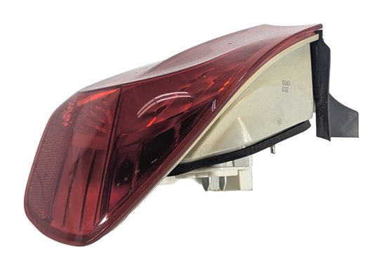 Thumbnail 5: 2009-2011 BMW 323i 328i 335i M3 (E90) RIGHT OUTER QUARTER TAILLIGHT BRAKE LIGHT