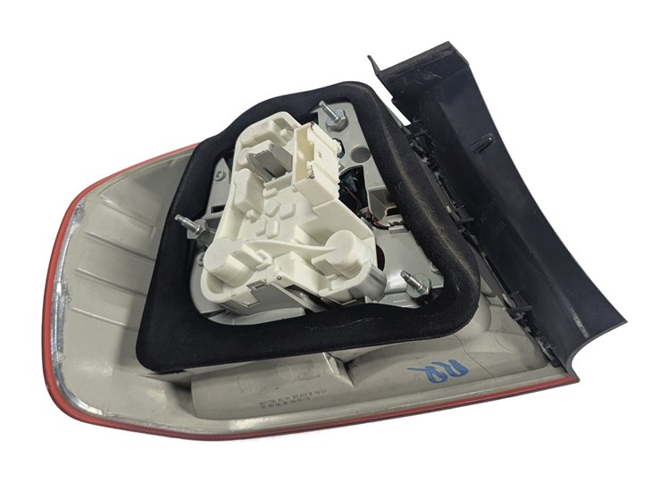 Thumbnail 7: 2009-2011 BMW 323i 328i 335i M3 (E90) RIGHT OUTER QUARTER TAILLIGHT BRAKE LIGHT