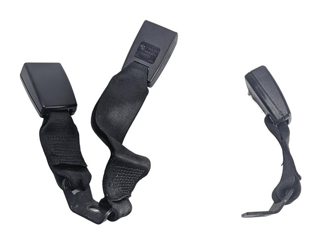 Thumbnail 4: 2011 BMW 335I E90 REAR LEFT/CENTER/RIGHT SEATBELT BUCKLE RECEIVER SET/3 (Black)
