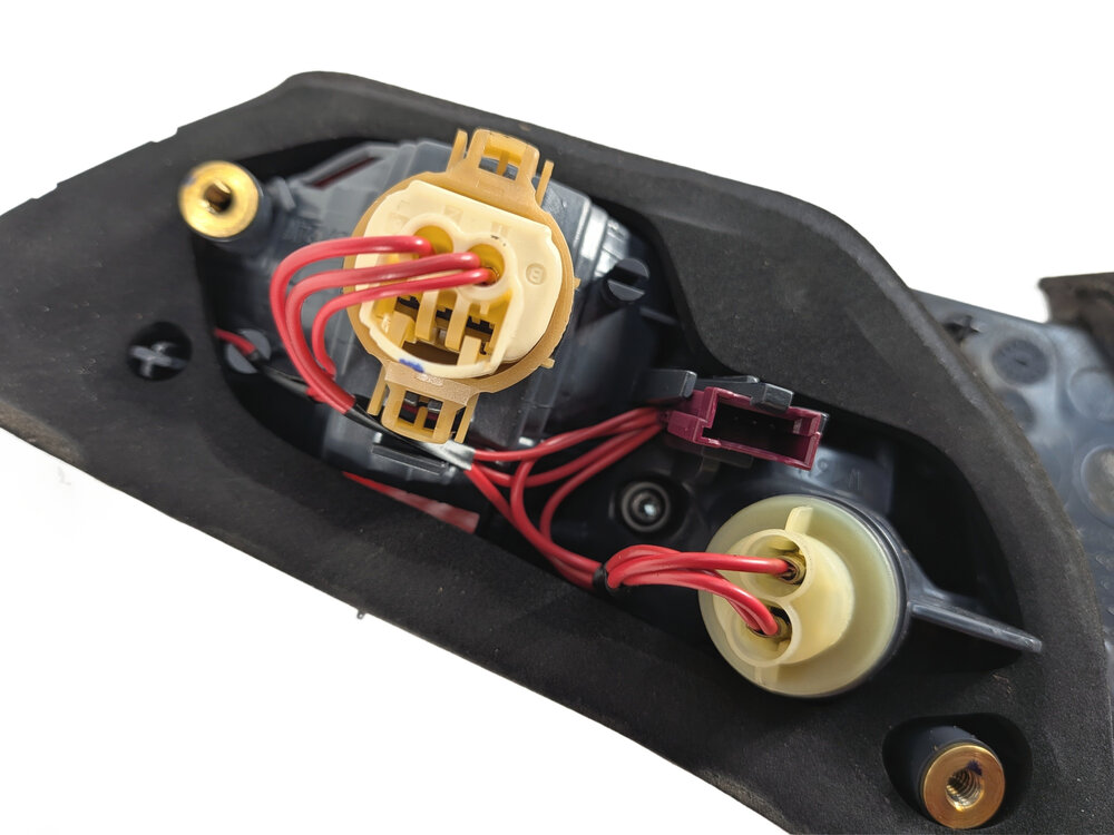 Thumbnail 10: 12-19 BMW 640i 650i M6 (F06 F12 F13) RIGHT PASSENGER INNER TAILLIGHT LIGHT LAMP