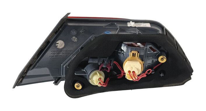 Thumbnail 7: 2012-2019 BMW 640i 650i M6 (F06 F12 F13) LEFT TRUNK INNER TAILLIGHT LIGHT LAMP