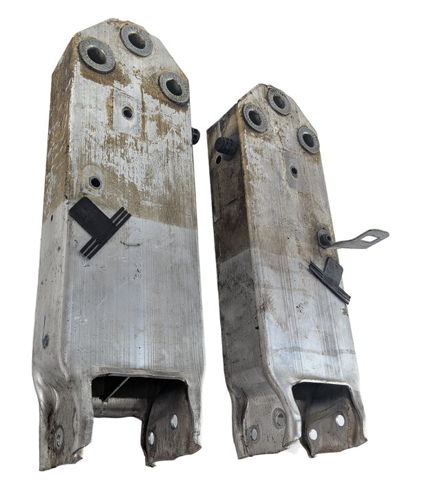 Thumbnail 5: 12-15 BMW 640i 650i M6 F06 F12 F13 FRONT LEFT & RIGHT IMPACT BAR BRACKET SET/2