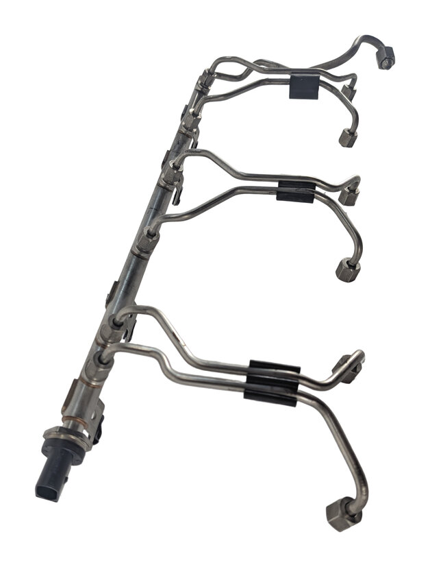 Thumbnail 5: 12-19 BMW 535i 640i F06 F10 3.0L N55 ENGINE FUEL RAIL w/ LINES PRESSURE SENSOR