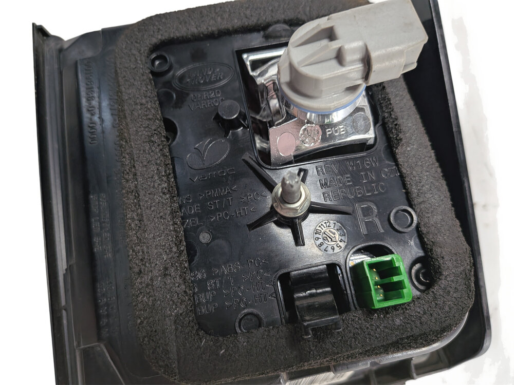 Thumbnail 6: 15-19 LAND ROVER DISCOVERY SPORT (L550) RIGHT REAR INNER TAILLIGHT LIGHT LAMP