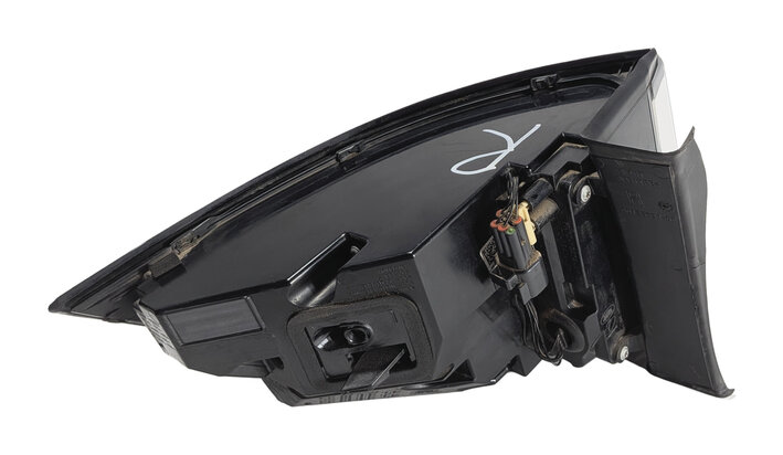 Thumbnail 4: 15-19 LAND ROVER DISCOVERY SPORT (L550) RIGHT REAR TAILLIGHT BRAKE LIGHT LAMP