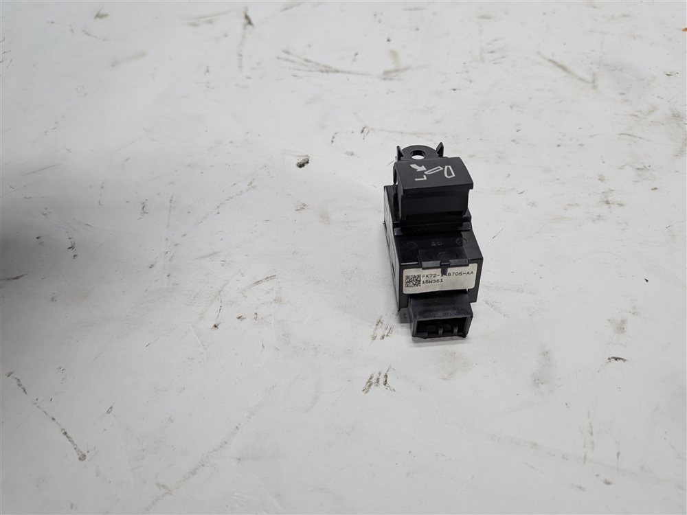 Thumbnail 5: 2016 LAND ROVER DISCOVERY SPORT (L550) REAR LEFT SEAT BACK RELEASE SWITCH