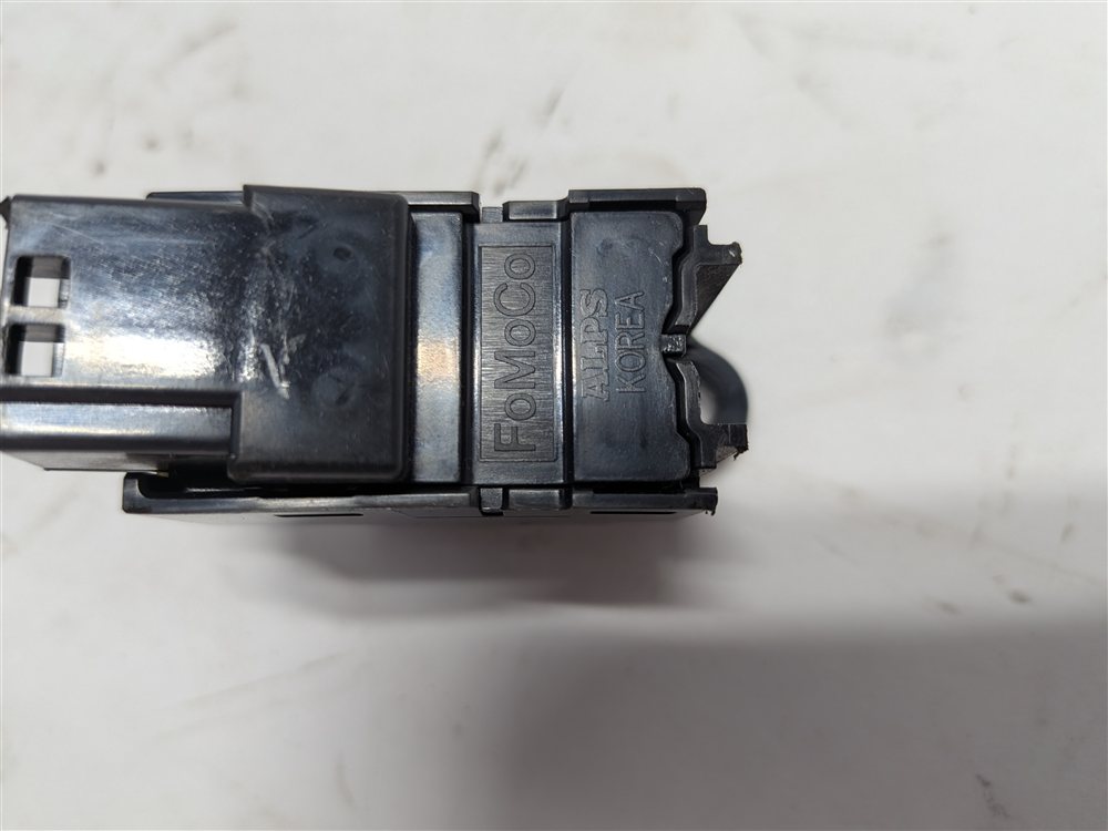 Thumbnail 6: 2016 LAND ROVER DISCOVERY SPORT (L550) REAR LEFT SEAT BACK RELEASE SWITCH