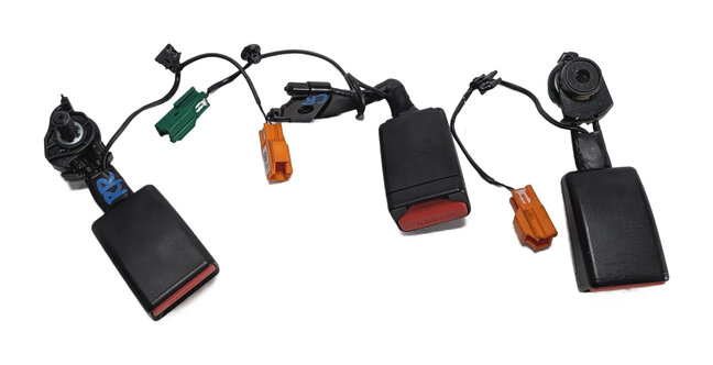 Thumbnail 2: 2016 LAND ROVER DISCOVERY SPORT L550 REAR SEATBELT BUCKLE RECEIVER SET/3 (Black)