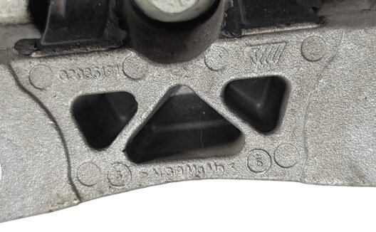 Thumbnail 8: 2016 LAND ROVER DISCOVERY SPORT (L550) AUTO TRANSMISSION GEARBOX SUPPORT MOUNT