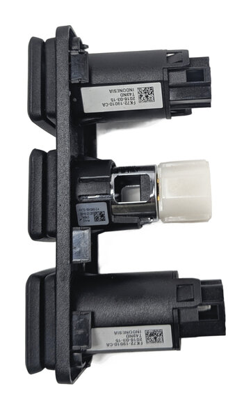 Thumbnail 7: 2016 LAND ROVER DISCOVERY SPORT (L550) USB 12V POWER OUTLET CHARGER SOCKET PANEL