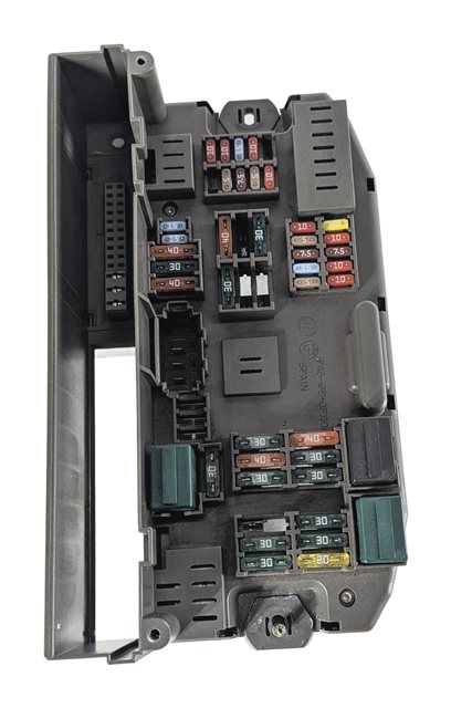 Thumbnail 3: 2008 BMW X5 (E70) 4.8L FRONT POWER DISTRIBUTION JUNCTION FUSE BOX RELAY CARRIER