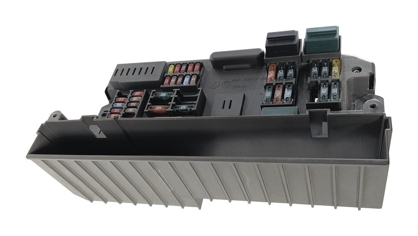 Thumbnail 4: 2008 BMW X5 (E70) 4.8L FRONT POWER DISTRIBUTION JUNCTION FUSE BOX RELAY CARRIER