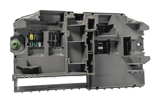 Thumbnail 6: 2008 BMW X5 (E70) 4.8L FRONT POWER DISTRIBUTION JUNCTION FUSE BOX RELAY CARRIER